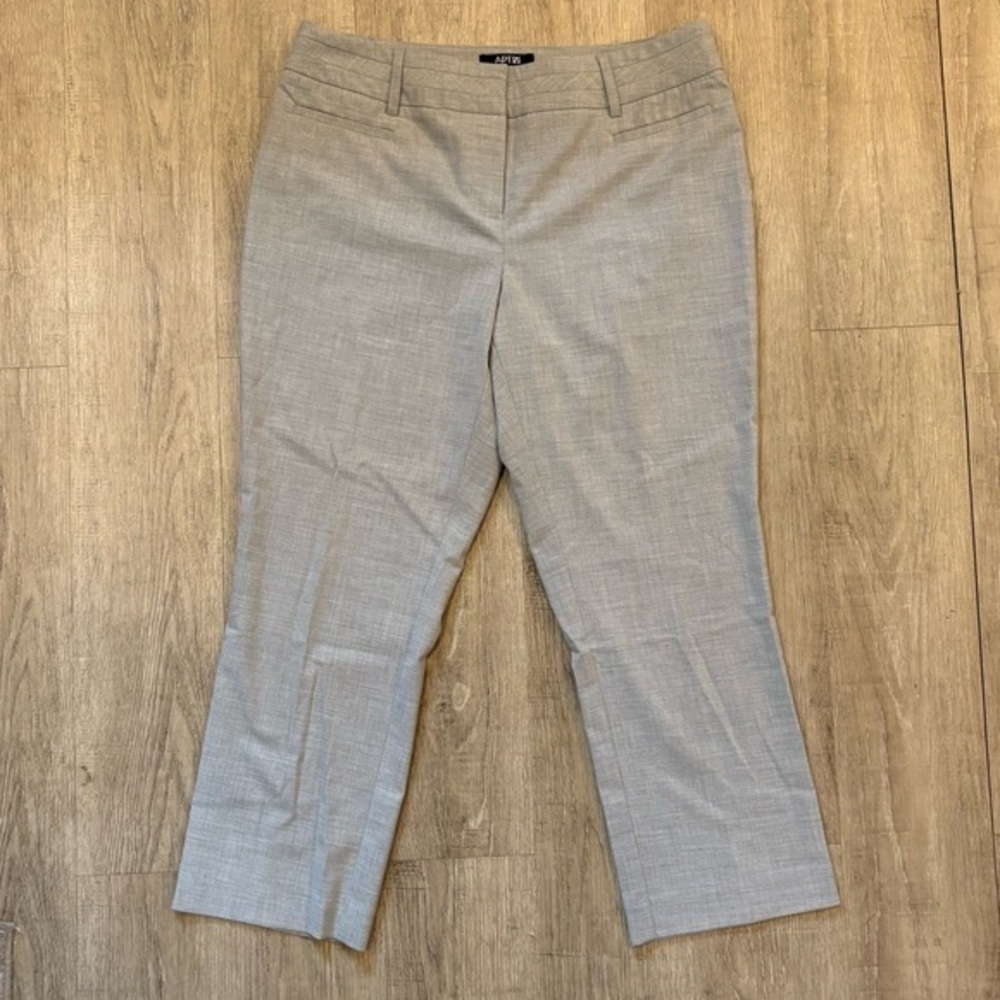 Apt. 9 Curvy Fit Light Gray Cropped Pants 10